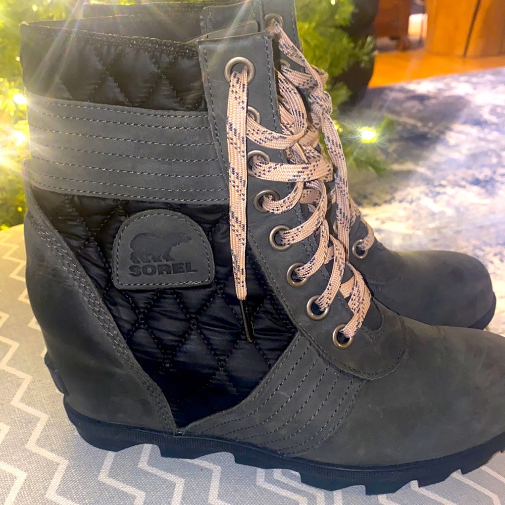Sorel wedge booties in size 9.5
